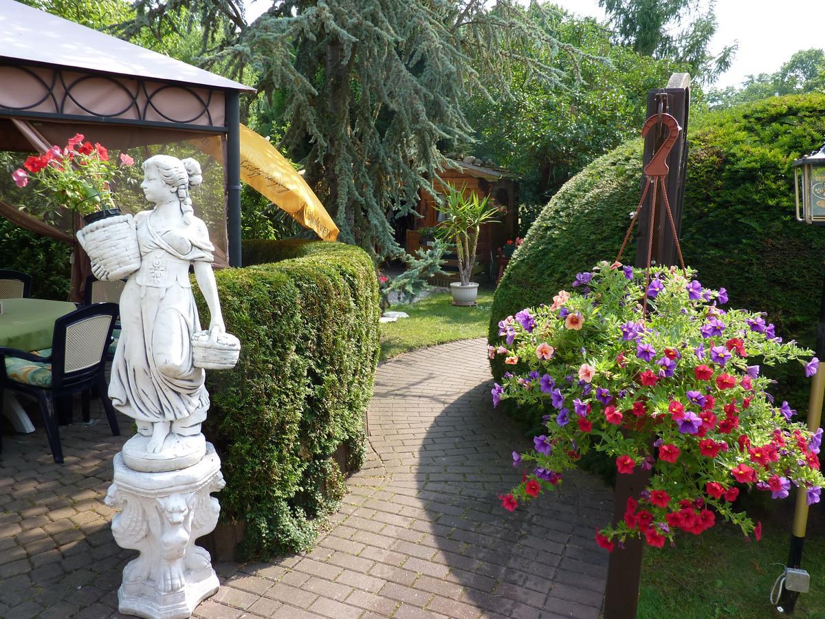 Hotel Am Berg Шпремберг Екстериор снимка