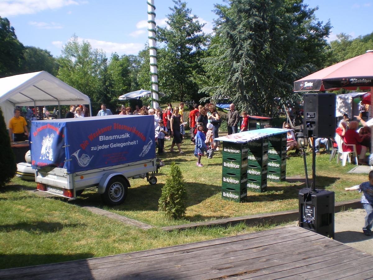 Hotel Am Berg Шпремберг Екстериор снимка