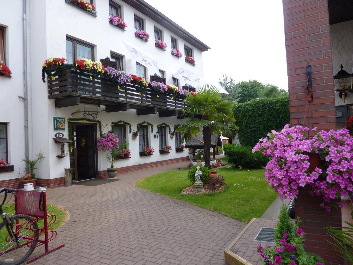 Hotel Am Berg Шпремберг Екстериор снимка