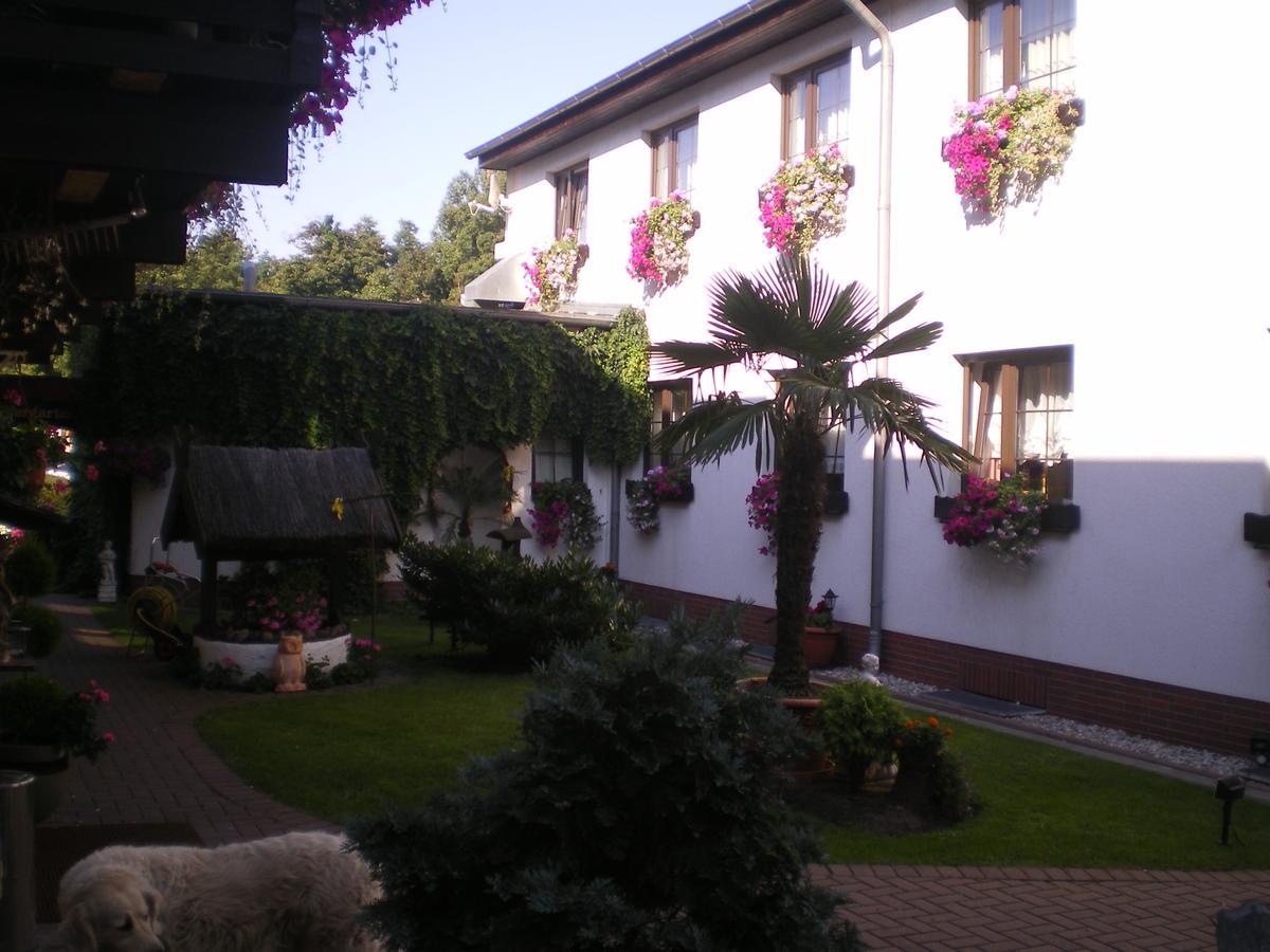 Hotel Am Berg Шпремберг Екстериор снимка