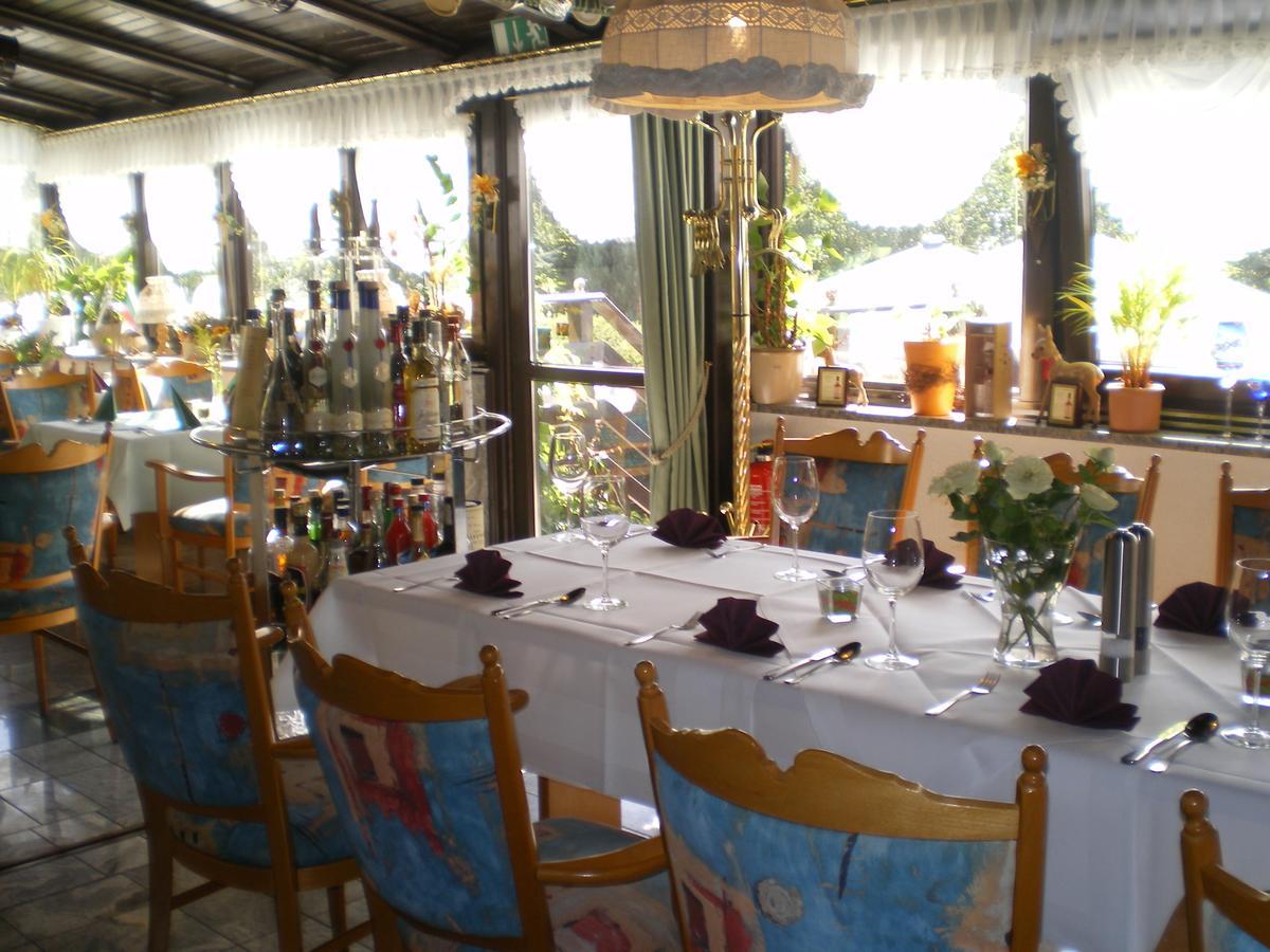 Hotel Am Berg Шпремберг Екстериор снимка